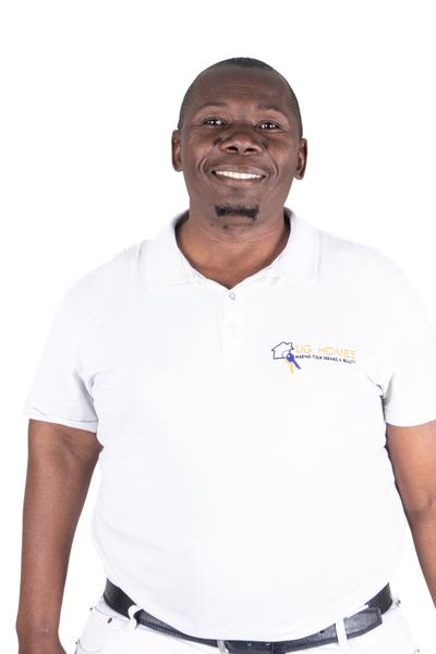 Vusi Maposa, estate agent