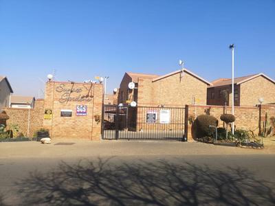 Apartment / Flat For Sale in Naturena, Johannesburg