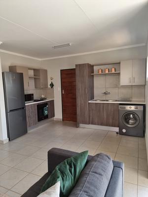 House For Sale in Mohlakeng, Mohlakeng